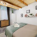 J6 Apartment